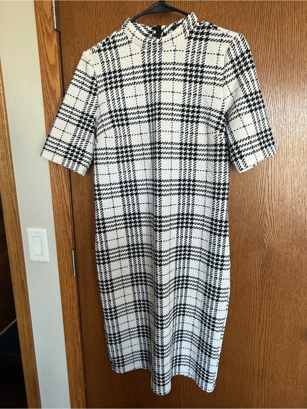 Black & White Plaid Short-Sleeve Shift Dress